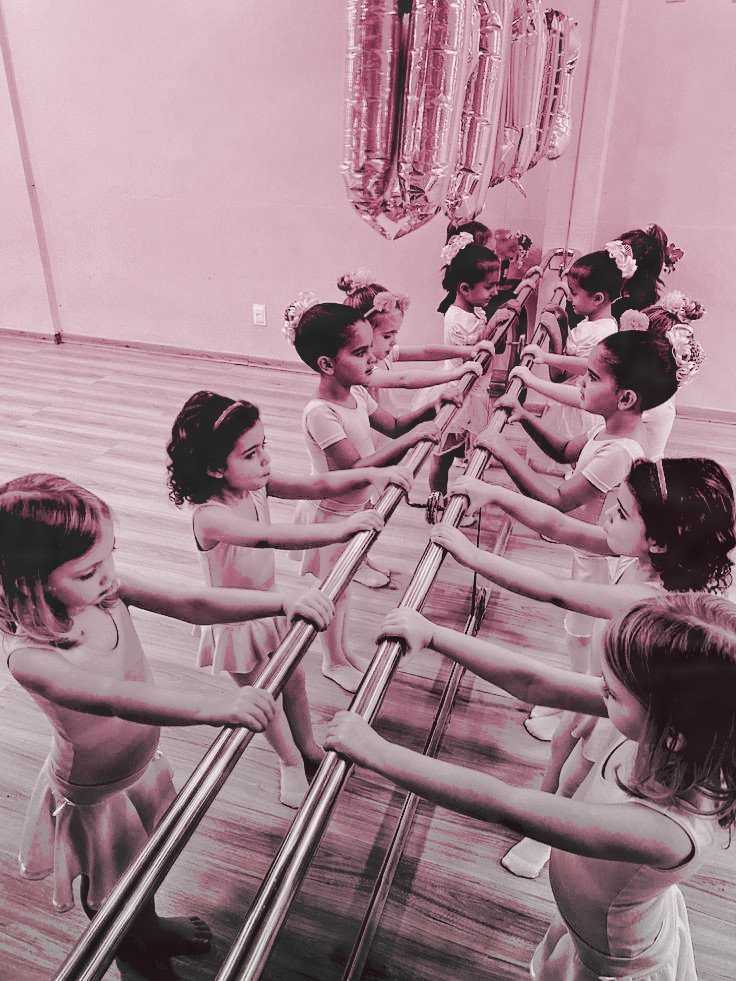 ͏ ͏ ͏ ͏ ͏ ͏
Say hi to my new class!   私が幼い子供たちにダンスのクラスを教えるのはこれが初めてで、私のクラスの大部分は16歳以上の人々を対象としていました。でも、本当に楽しい一日でした、彼らが私を好きだといいのですが。
͏ ͏ ͏ ͏ ͏ ͏