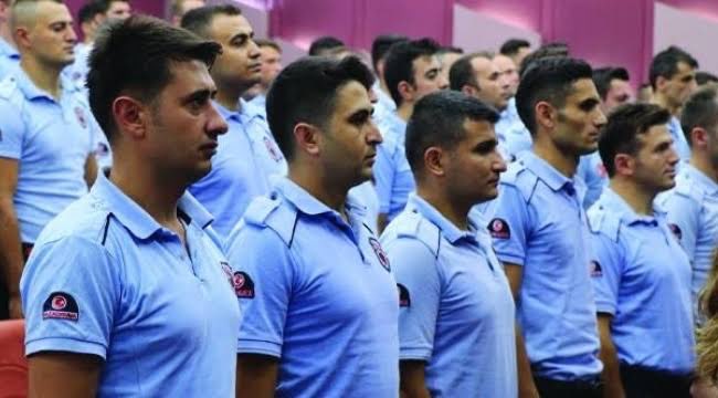AtillaSertell's tweet photo. Geçtiğimiz günlerde biri bana “Senin annen gardiyanmış o nedenle onların sorununa çok eğiliyormuşsun” dedi.
- Hayır, dedim, benim annem noter başkatipliği yaptı ve SSK Hukuk servisinden emekli oldu. İnfaz koruma memuru olsaydı, onur duyardım.
CHP’den seçilip iktidar partisine (3) https://t.co/u7Nqx9l3D0