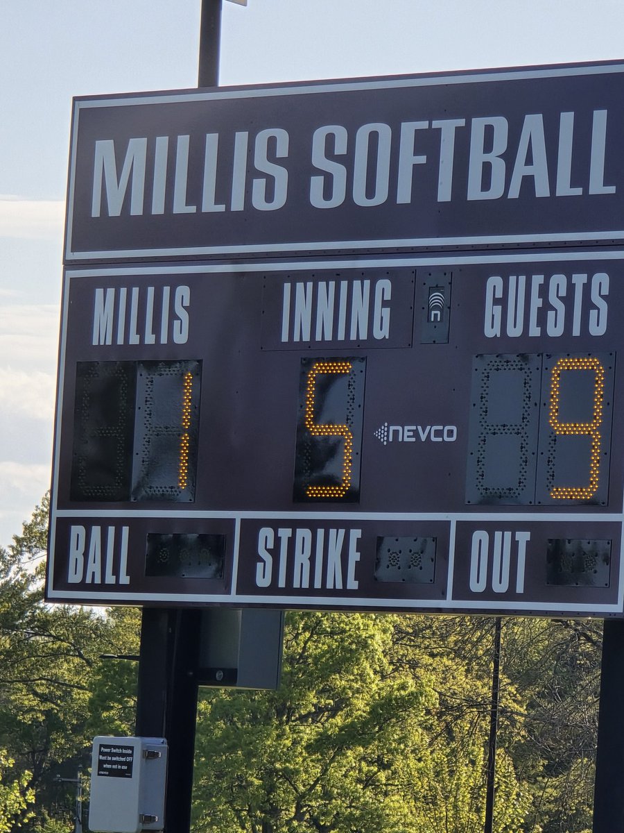 Medeiros with a SAC Bunt brings home Soares. Danubio with a two out RBI double. Goodwin hits a two out RBI single. The Lady Lancers put up three in the 5th. We go to the bottom of the 5th. Norton up 9-1 @1norton_fan @NHSLancersports