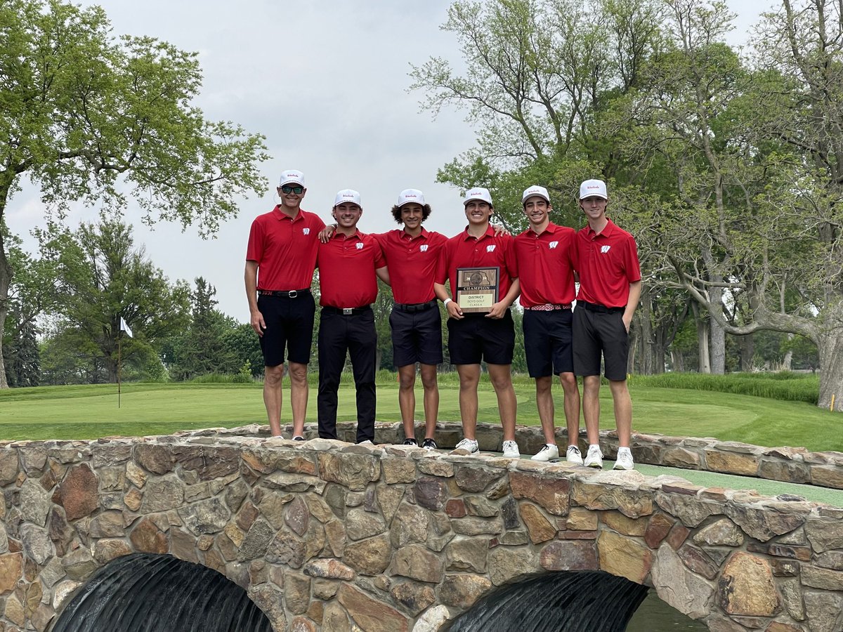 District A-1 champs with a team score of 281!
🥇Trevor - 64
🥈Jackson - 70
4th Christopher - 72
6th Tye - 75
11th Knox - 79