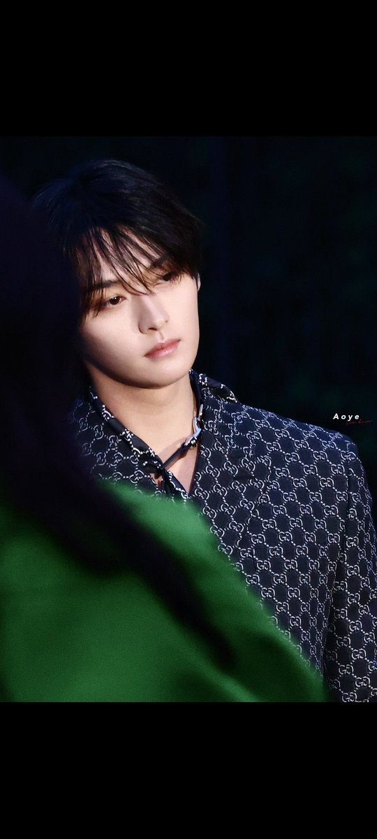 The amount of time I spent staring at this photo is unhealthy and I’m not ashamed! 😩♥️ LEE KNOW AT GUCCI LONDRA #LeeKnowXGucci #GucciCruise25 #GucciLondra #LeeKnow @Gucci @Stray_Kids