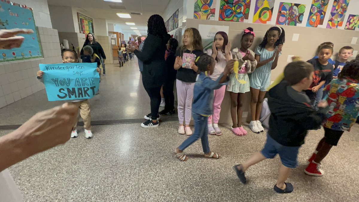 VictoryElemPPS's tweet photo. SOL parade to kick off SOL testing this month, you got this 3rd-6th π @nicscud @ebracyPPS @lizafly3 #PPSShines #VESSoars https://t.co/MkKPltxvgo
