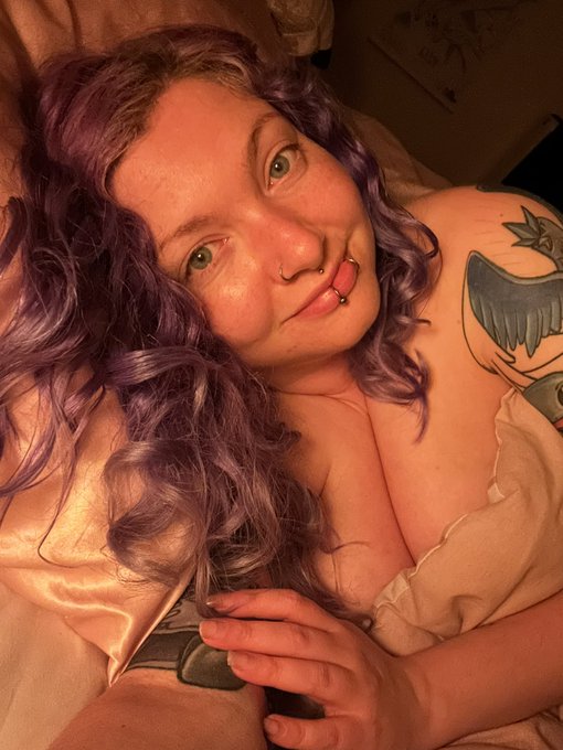 Night losers, we&rsquo;re going sleeping 💅 https://t.co/POPY0nYSSE