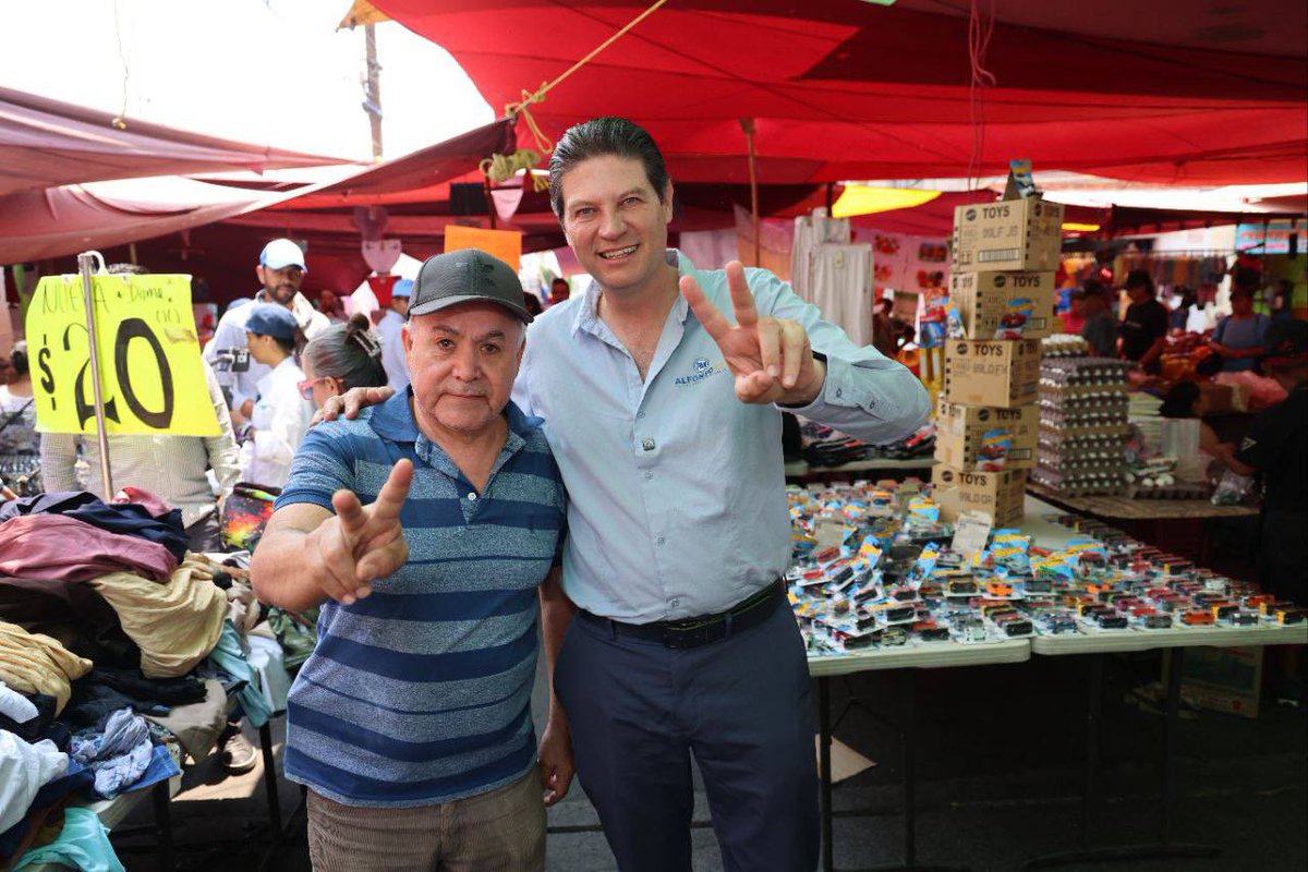 En el Tianguis de la colonia Guadalupe, la Unión de Independientes de la Feria nos dieron un muy buen recibimiento, sus muestras de apoyo siempre serán mi motor para hacer de Morelia una mejor ciudad. ¡Por cierto que buen taco me comí! 🌮 #AlfonsoX2✌🏻