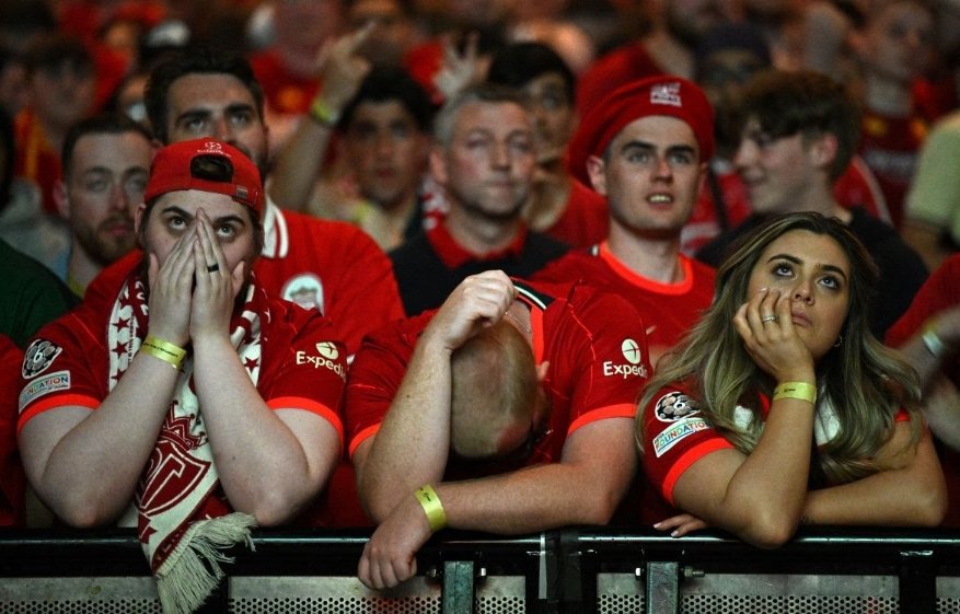 Liverpool fans in March: 'We're gonna win the league'

Liverpool fans in April:
'We're gonna win the Europa League'

Liverpool fans in May:
'We're gonna win next season.'