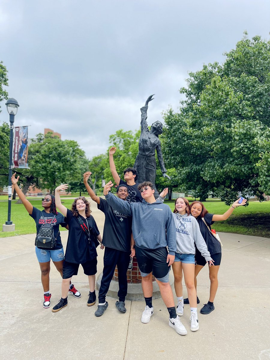 Did you know that @txwomans (TWU) has 50% first generation students?! @BedfordJrHigh TRIO TS students toured TWU, learned admissions information & how to fund their education during the continuation of our Spring trips. #TRIOworks #springtrips #anotherone