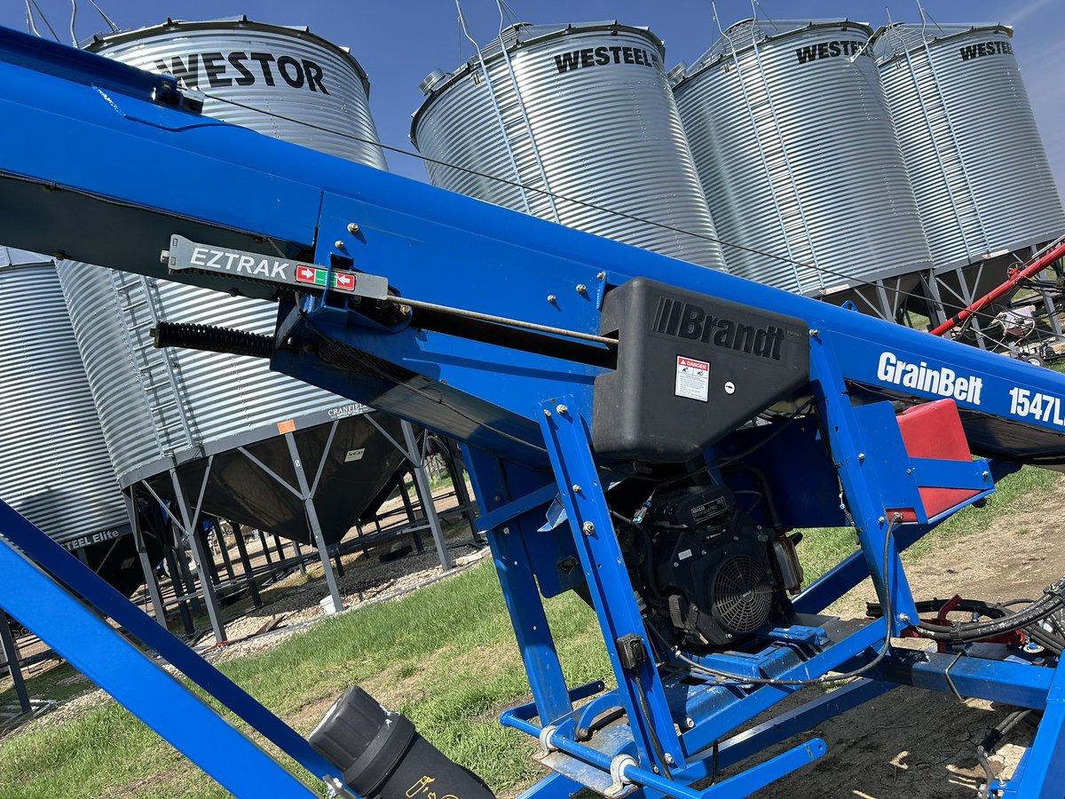 Selling 2018 Brandt 1547 conveyor. 26.5 hp kohler, all wheel drive, electric clutch and lights. In very good condition