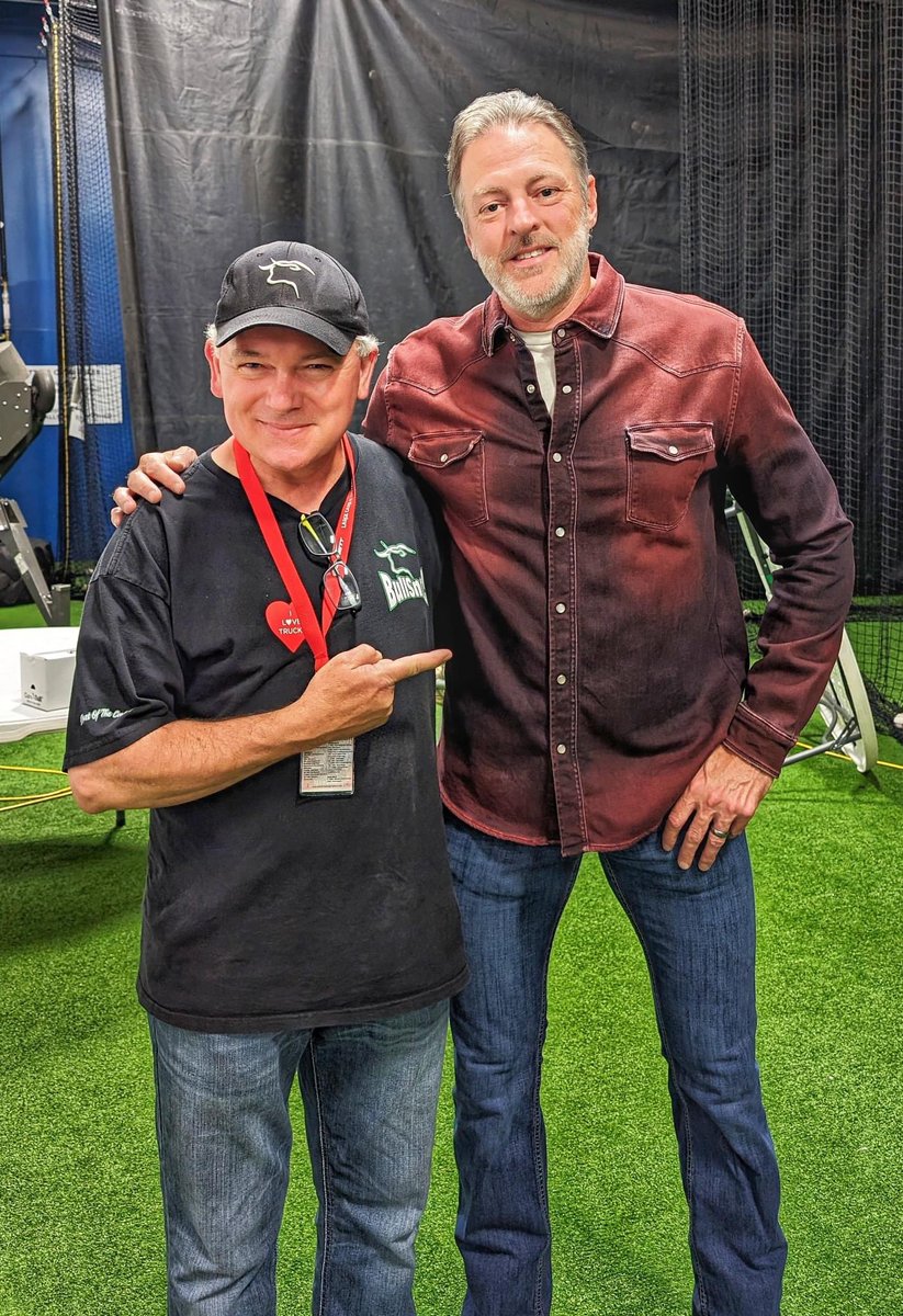darrylworley's tweet photo. We had a LARGE time in Kodak, TN this weekend at the @thetonyjustice Large Cars and Guitars Truck Show! They were getting some tractor time but in big trucks!
Stream my new single Tractor Time NOW!
https://t.co/onzQniBJZ3
Link in bio! https://t.co/TMV9OXdpKc