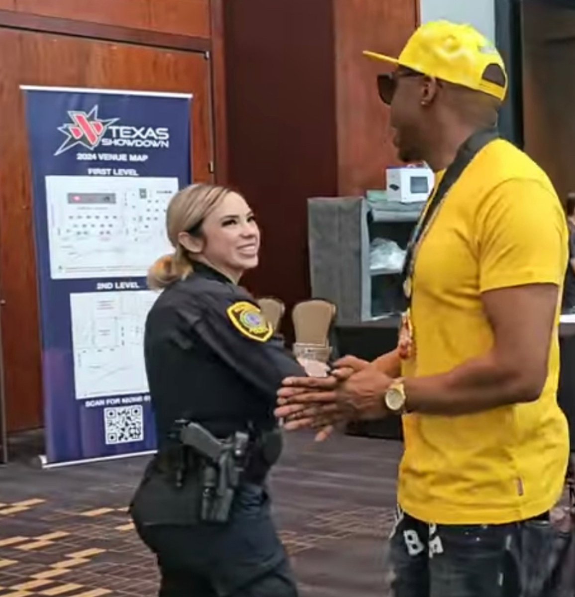 Whole new meaning to “FUCK THE POLICE” 😂👮🏼I mean damn even the cops are hot in #Houston #Texas 🔥 @TeamStrike1st at #TXS24 @Texas_Showdown 🖖🏾🧑🏾‍🚀 You see her glowing smile ? Yeah I have that affect on the ladies 🤷🏾‍♂️💯😂🤦🏾‍♂️ She can cuff me ANYTIME lol

Linktr.ee/GalaxyB