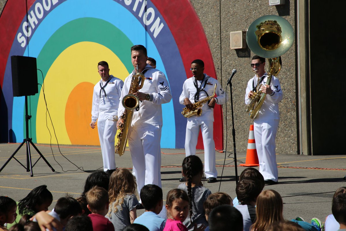 The US Navy Band Northwest Olympic Brass Band provided an outdoor concert for students at #StevensElementarySchool today as part of their weeklong visit to Spokane for Navy Week. Learn more at outreach.navy.mil/Navy-Weeks/Spo…. Thank you for your service!