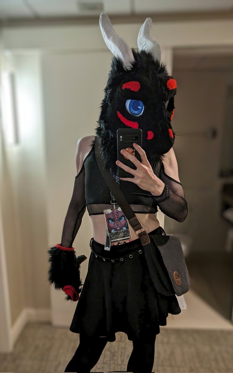 Waiting for my flight from Atlanta and I am already missing <a href="/FurryWeekend/">Furry Weekend Atlanta | May 7-10, 2026</a> and all the people I met ;^;