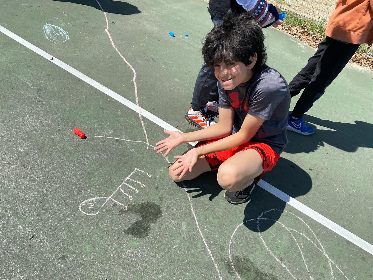 2/2 Let the 3rd graders test MCAS in peace and quiet-4th grade class went outside to draw their version of Noteman in chalk! I saw notepeople, notehorses, noteoctopus, and more! Nice job, 4D! @CPSSouthRow @MusicplayTV @nafme @MAMusicEd @CPSchoolsMA #noteman