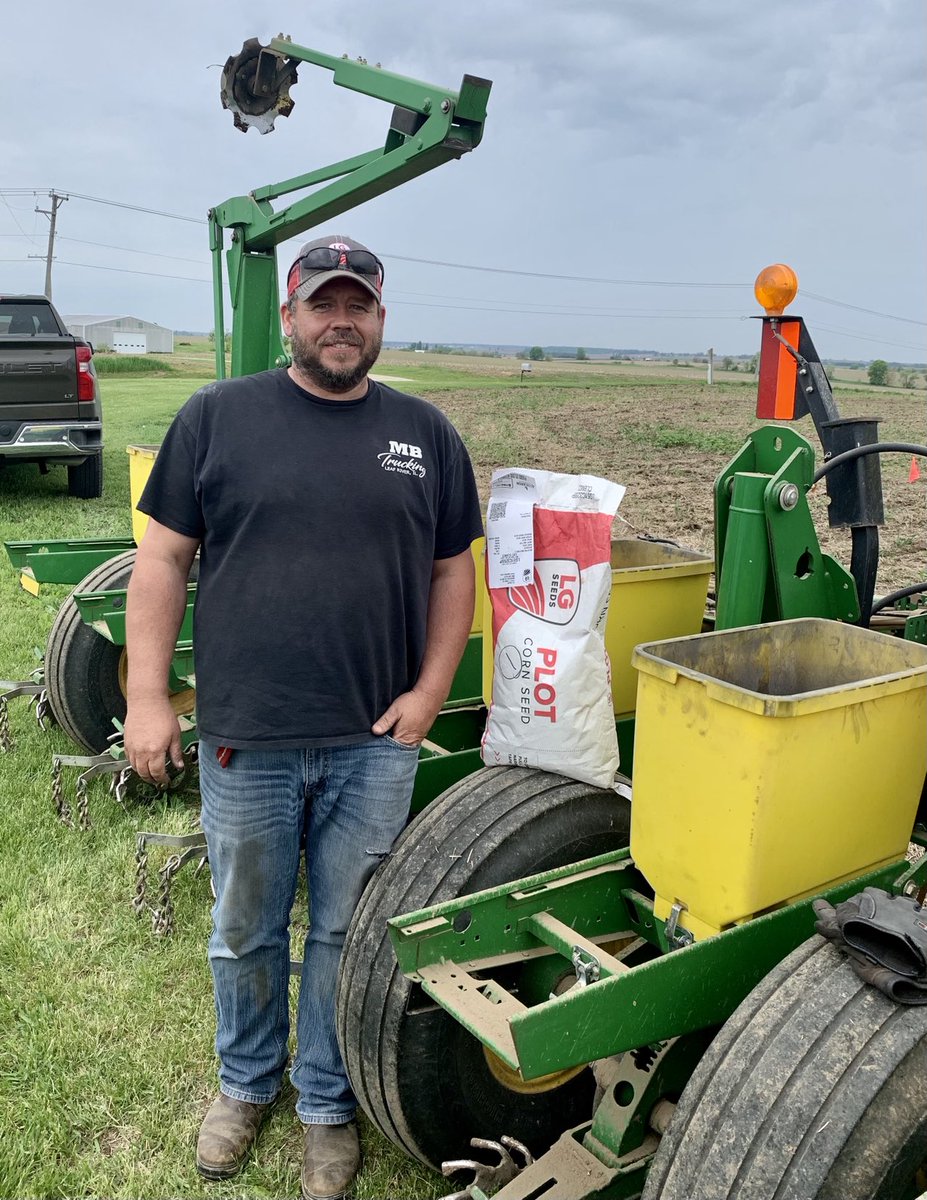⁦<a href="/LGSeeds/">LG Seeds</a>⁩ Plot Cooperator Eric Stiegler Planting a 20 entry no-till corn plot just north of Davis Illinois. Dodged the rain and got it planted.