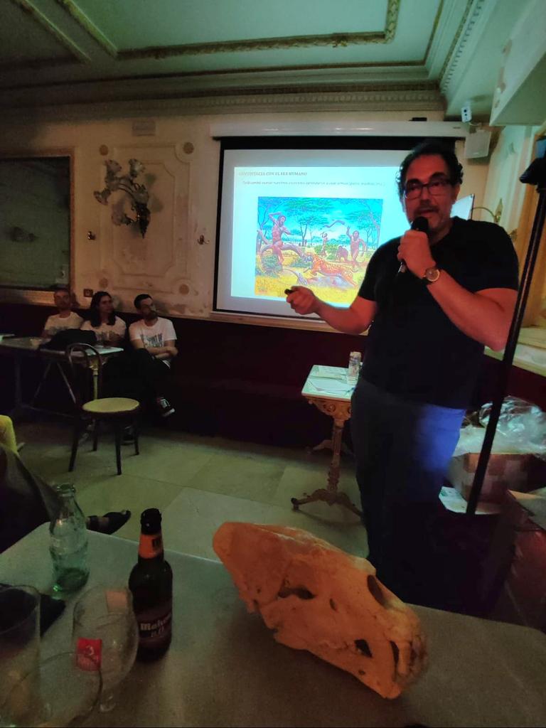 ManuelSalesa's tweet image. Divulgando Ciencia en los bares #lacienciabasicapinta #Pint24 #Pint24ES #PintOfScience
