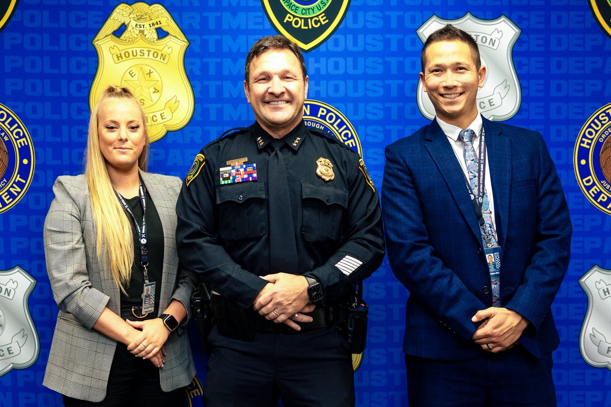 A visit from the land down under. Acting Chief @SatterwhiteLJ, Exec. Asst. Chief Ban Tien and HPD officers hosted officers from Australia last Friday. Such a fantastic exchange of insights and camaraderie.
