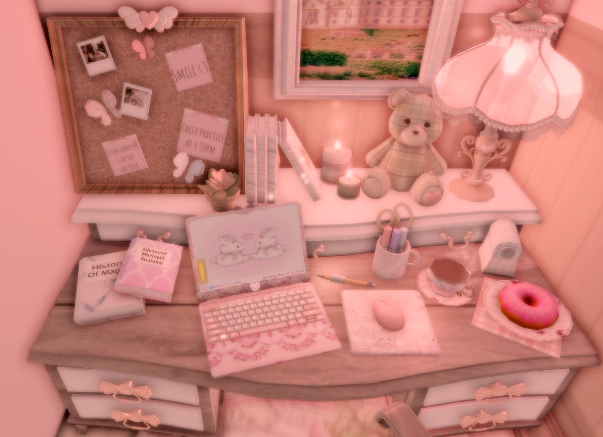 Stayed home sick from work so here is some desk inspo for yall :)

#royalehigh #royalehighdorm