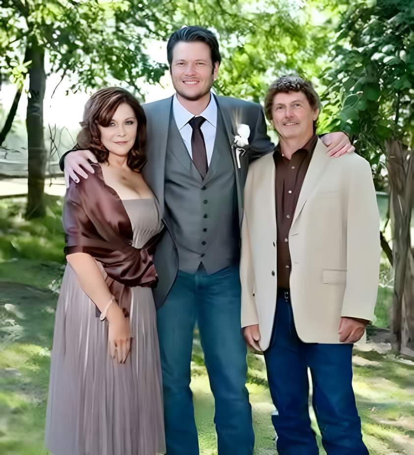 #BlakeShelton with his parents