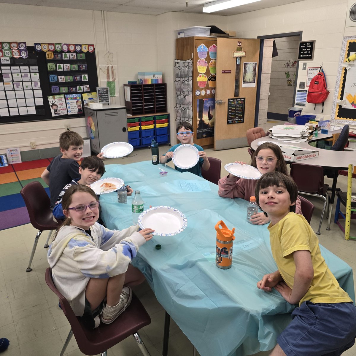 MzEngasser's tweet photo. Thank you @oprschool PAC for our pizza party! The students were THRILLED and enjoyed every bit. https://t.co/4vJrXBqLyW