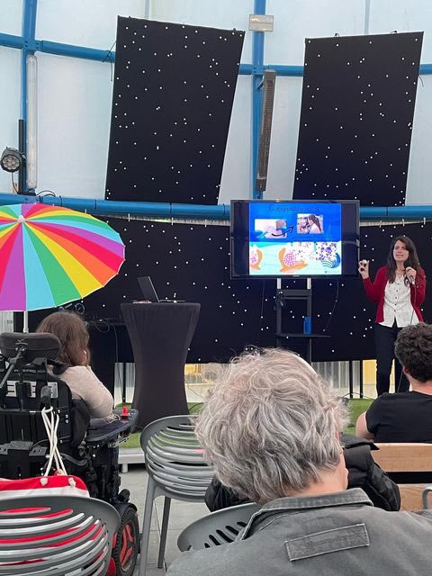 BruzosAliciaL's tweet photo. @pintofscienceFR 🍻 Un public incroyable et une super équipe de bénévoles #pint24 qui m'ont fait passer un très bon moment. 🌊 Je suis sûr qu'ils penseront au cancer la prochaine fois qu'ils mangeront des fruits de mer. 🐚 @pintofscienceFR @MSCActions #WinningNormandy @RegionNormandie @UMR_BOREA https://t.co/fbbbJXAYGJ