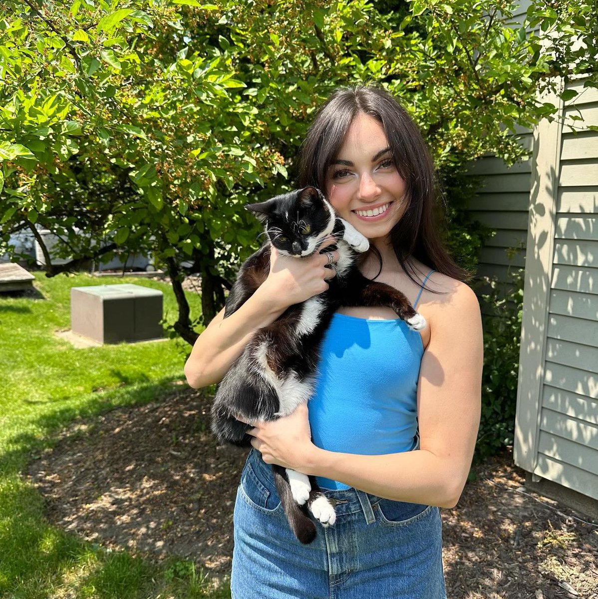TreeHouseCats's tweet photo. Remember dreaming of your very first kitten? 🐾 Meet Willow (FKA Notebook), a #TreeHouseCat who became Lauren’s heart-stealer & soulmate. Their story is a #HappyEndingTail that inspired more adoptions! 🏡💕
Your turn: Share the tale of your first feline friend! https://t.co/Y3fCJgHO9j