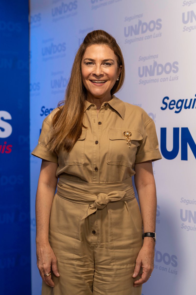 SeguimosUnidos's tweet photo. @CarolinaMejiaG, una mujer afable, cercana y con gran 💙xSD

▶️ Enlace en bio

#SeguimosUnidosConLuis #ElCambioSigue #Luis24 #VotaRD2024 https://t.co/HSHAyY7yZL