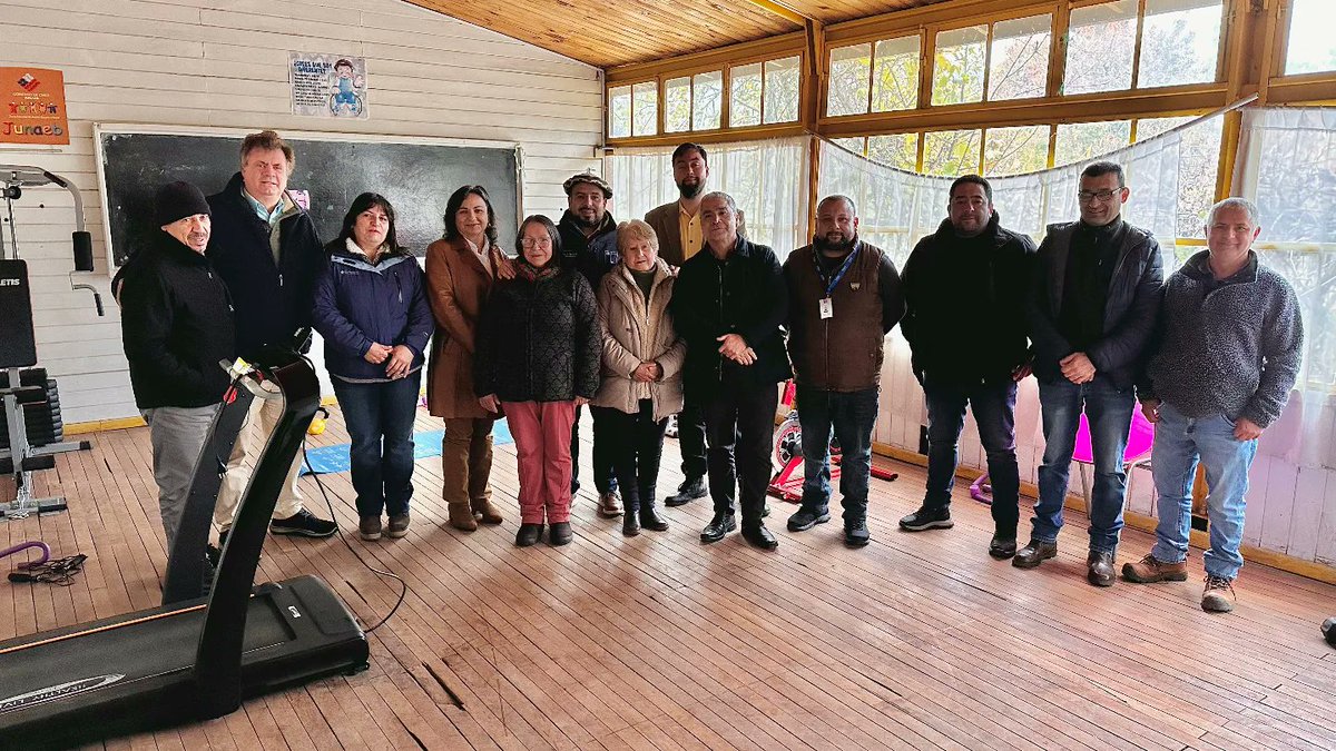Fosis_BioBio's tweet photo. Llegamos hasta el sector Los Lavanderos de Laja para compartir con la junta de vecinos el hito de cierre de su participación en el programa Organizaciones en Acción Esta organización planteó la necesidad de implementar un espacio para la práctica deportiva 🌳🌟 https://t.co/X33hvXSrjk