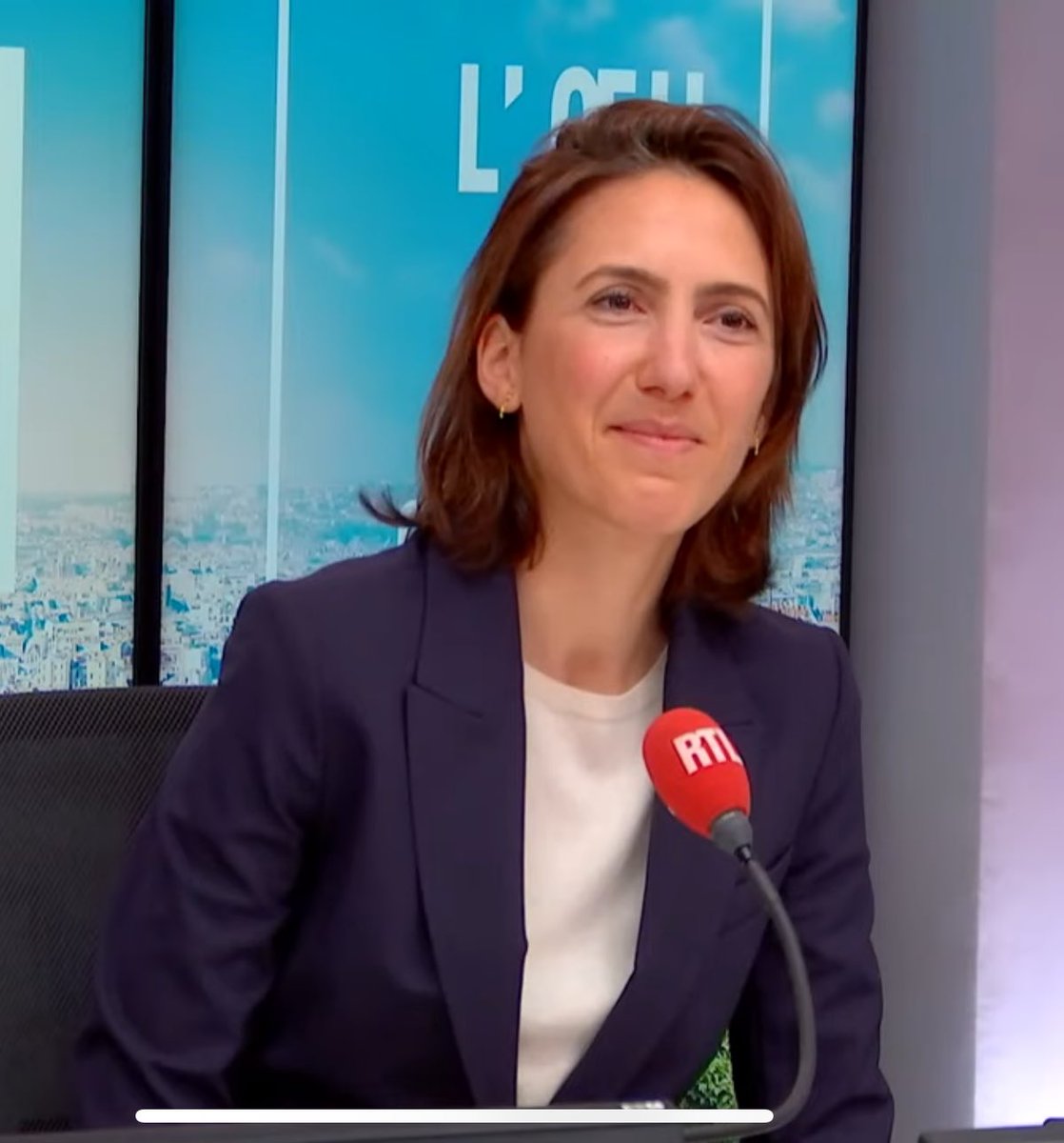 ⚡️🇫🇷CITATION - « J’ai toujours défendu [euh…] combattu l’extrême droite », Valérie #Hayer, tête de liste du parti présidentiel aux européennes, après avoir été prise en photo avec des néonazis. (itw RTL)