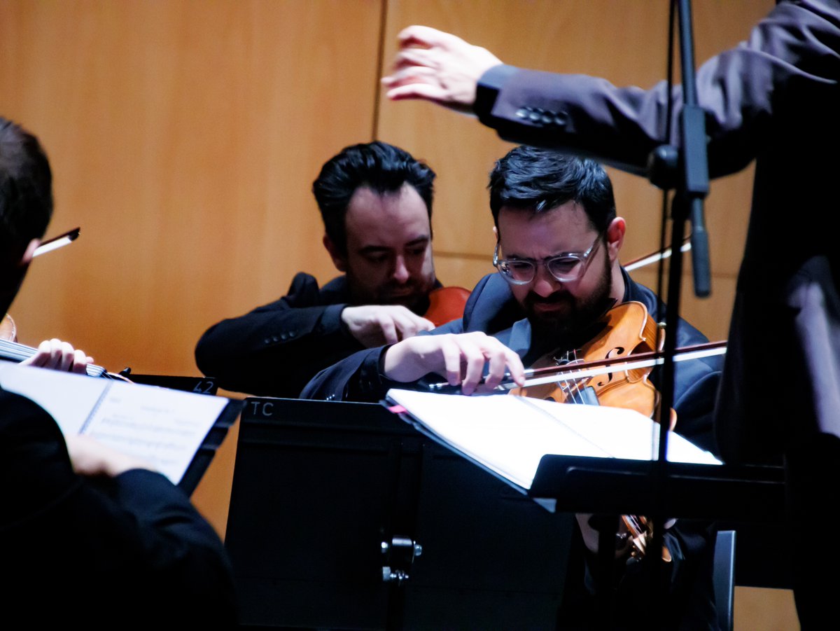 INOLVIDABLE 🤎🎶
Miro al 2013, los humildes comienzos de <a href="/jocieza/">Joven Orquesta de Cieza (JOCI)</a> y me emociono. Años de lucha, de sacrificio. Aquellos sueños, se hicieron realidad el pasado sábado. Podemos decir que #Cieza cuenta con una orquesta sinfónica profesional con ciclo propio en el <a href="/TeatroCapitol/">Teatro Capitol Oficial</a>.