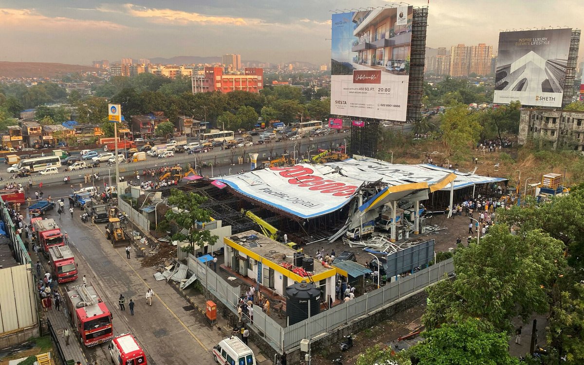 Un panneau d’affichage d'une hauteur de 70 mètres sur 50 mètres, a été renversé par une forte tempête à Mumbai 4 personnes ont été tuées et au moins 60 blessées ➡️ l.leparisien.fr/Bw0F