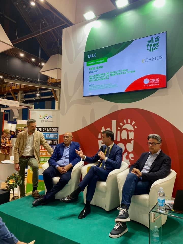 EmilioFerrara's tweet photo. CIBUS International Food Exhibition anche quest’anno è stata un'avventura piena di gusto, condivisione e scoperte! ✨
Grazie tutti gli ospiti che sono venuti a trovarci al nostro Italian Fruit Village. 

#CIBUS2024 #cibus #cibusparma #edamus #italianfruitvillage #terraorti #DMED https://t.co/4NiwdDIdFF