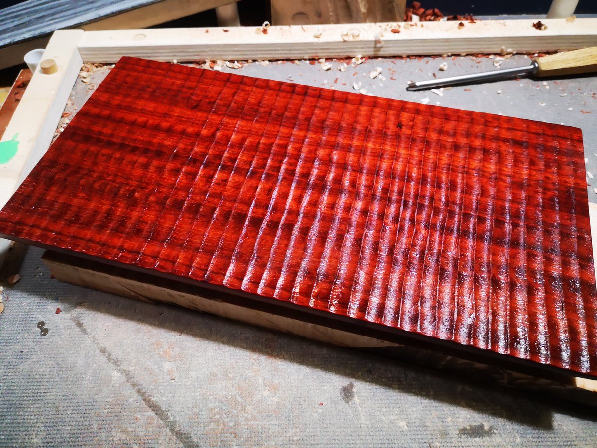 MaxymLab's tweet image. Et hop, à la finition!
Plateau à sushis fabriqué avec du Padouk.
#teamflash