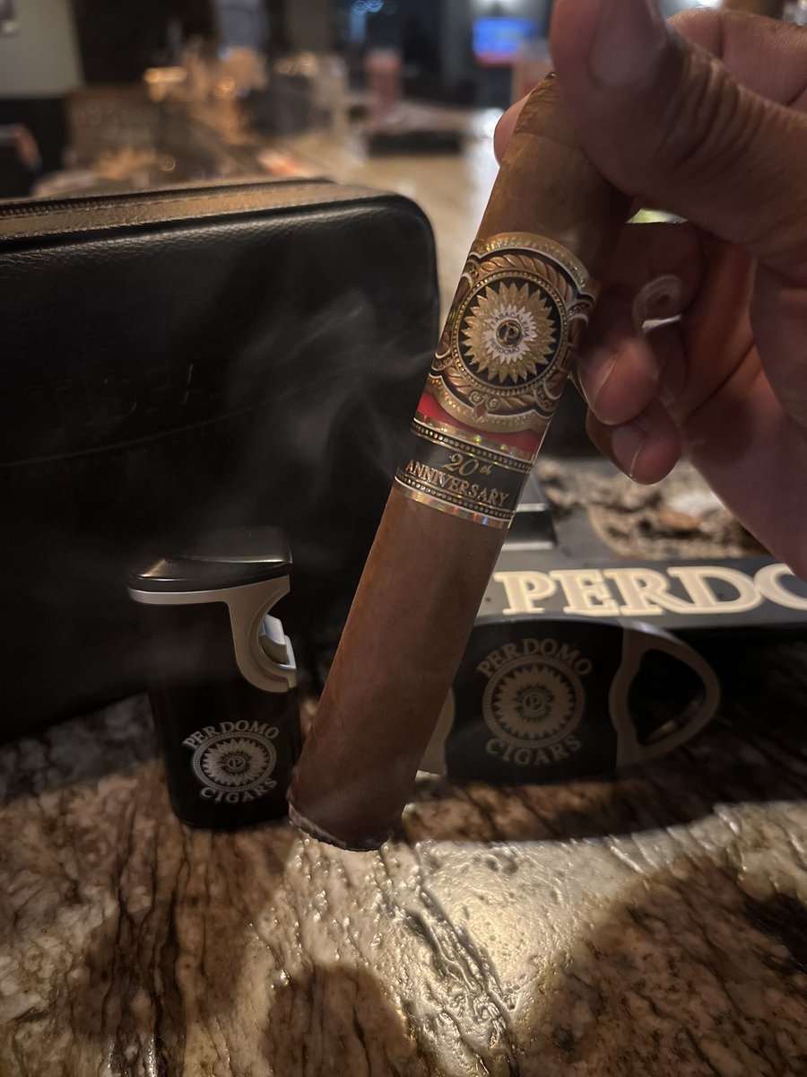 Closing the evening with a Perdomo 20th Anniversary. Stay True. @Perdomo_Cigars @CigarsWilde #PerdomoCigars #Perdomo20thAnniversary #PerdomoArmy #WildeCigars #CigarLifestyle #CigarCulture #CigarSociety #CigarOfTheDay #SmokeClassy #BOTL #SOTL #CigarEnvy #PSSITA #CigarsWithClass