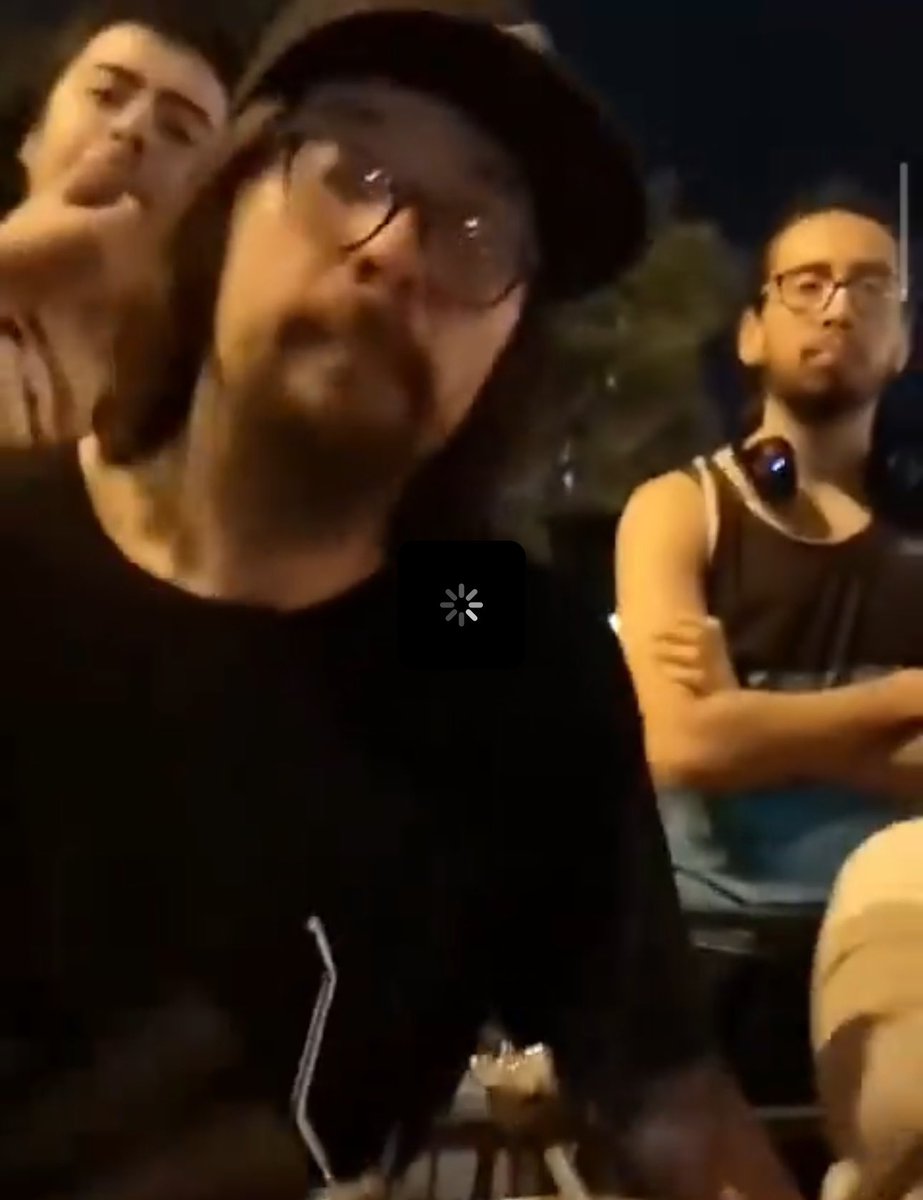 cristian_arayal's tweet image. ¿Qué será de estos “jóvenes idealistas”? Los que por diversión obligaban a chilenos comunes y corrientes a bajarse de los autos a humillarse, forzándolos a bailar para poder pasar. ¿En qué estarán?