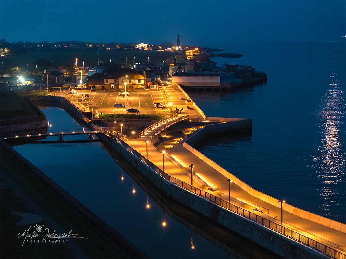 Millenium promenade and Clarence Pier at the back in the very early morning hours. #portsmouth #pompey