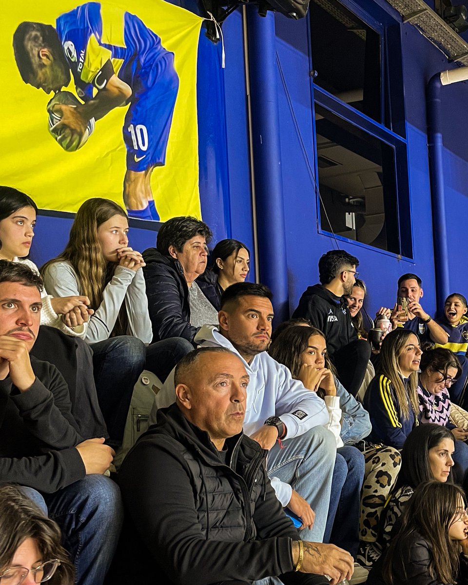 Hoy el canal está en modo hincha con un invitado muy especial ⚽️🤝🏀 🧤