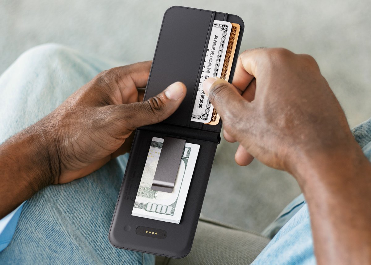 TheJRNYOfficial's tweet image. Coming soon.

A little wallet with a LOT to love. 💳 

#TechAccessories #NewProduct #LifestyleTech #wallet #modernwallet #itemfinder