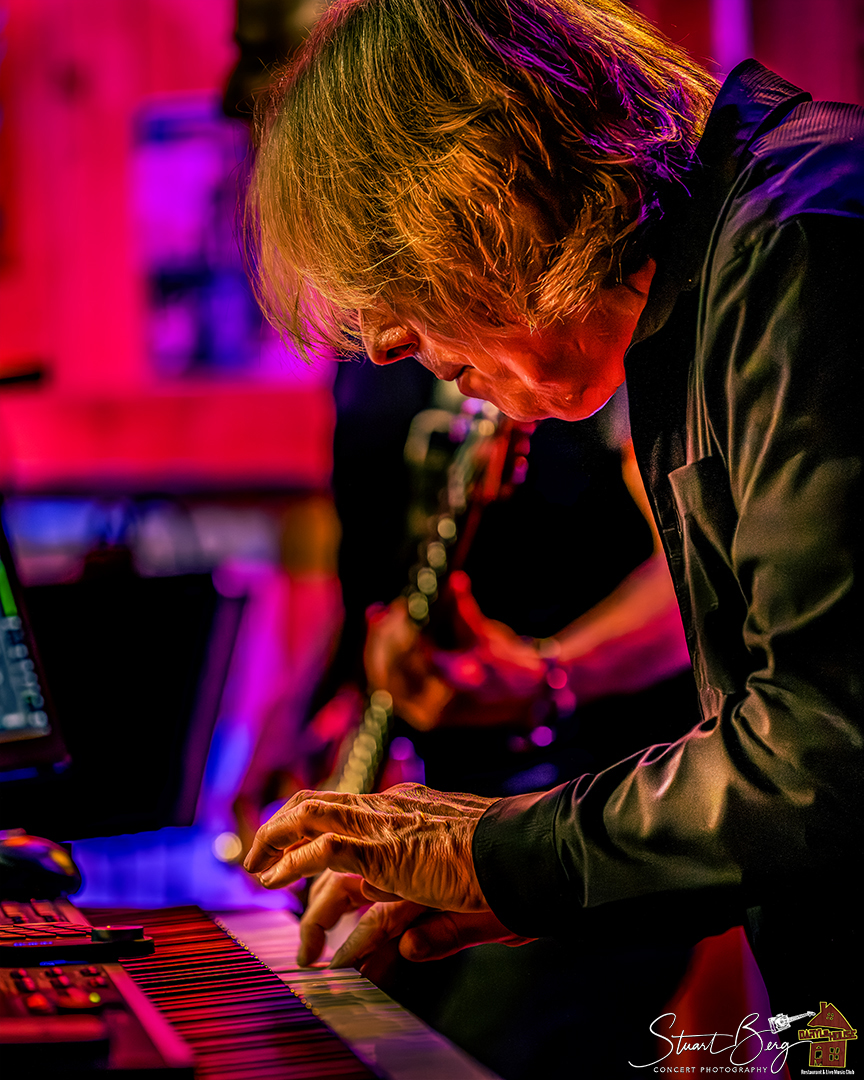 DarylsHouseClub's tweet photo. Beck-Ola! Celebrating the Music of Jeff Beck featuring Johnny A! Great show! Enjoy the pics courtesy Stuart Berg.
#beckola #johnnya #stuartberg #darylshouseclub https://t.co/3gy4E0b2bm