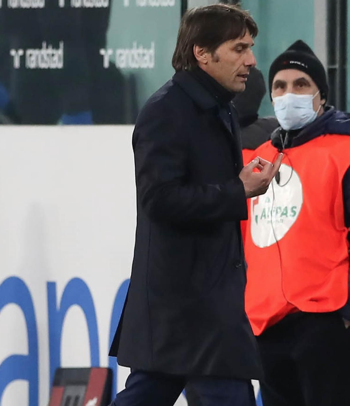 max_cromax's tweet photo. Eccolo qui il Vostro simbolo di Juventinità #Conte #Juventus Complimenti https://t.co/2g0KKEDb5U
