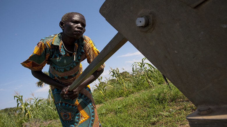 Over 2.2 billion people lack access to safely managed water supply. How can countries accelerate policy transformations to revitalize water investments? 💧 Read our NEW report, Funding a Water-Secure Future, for more: wrld.bg/Cvv550RAXgi