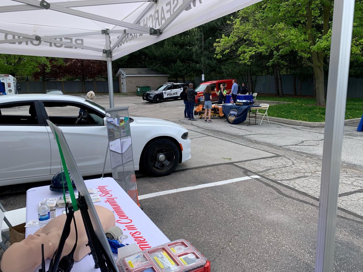 RespondSAR's tweet photo. Respond Search and Rescue was pleased to be invited to a community emergency preparedness fair on Saturday, along with our emergency services partners; @TorontoPolice, @Toronto_Fire, and @TorontoMedics. https://t.co/BIQggkyOUn