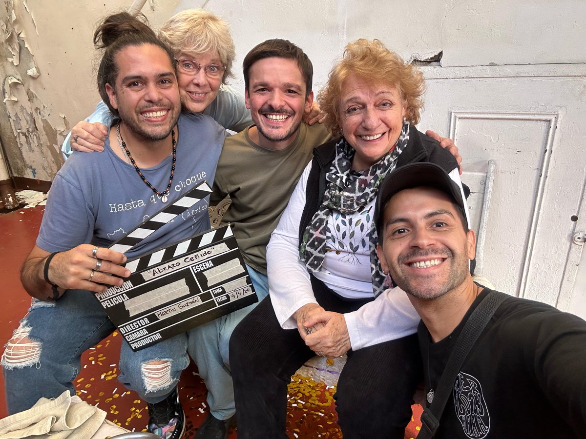 [PRESENTACIÓN] Julián Belleggia produce y protagoniza «Abrazo ceñido», su primer corto como guionista, que se presenta hasta el viernes en la plataforma de la Fundación Sagai en una maratón audiovisual.
 gpsaudiovisual.com/2024/05/13/jul… a través de <a href="/gpsaudiovisual/">GPS Audiovisual</a>