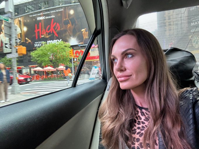 Hello New York City! Let&rsquo;s have some fun! 🗽  I came here once about 15yrs ago &amp; have been dreaming of<a href="/tag/realloyalfans"class="tags"><span>#realloyalfans</span></a>