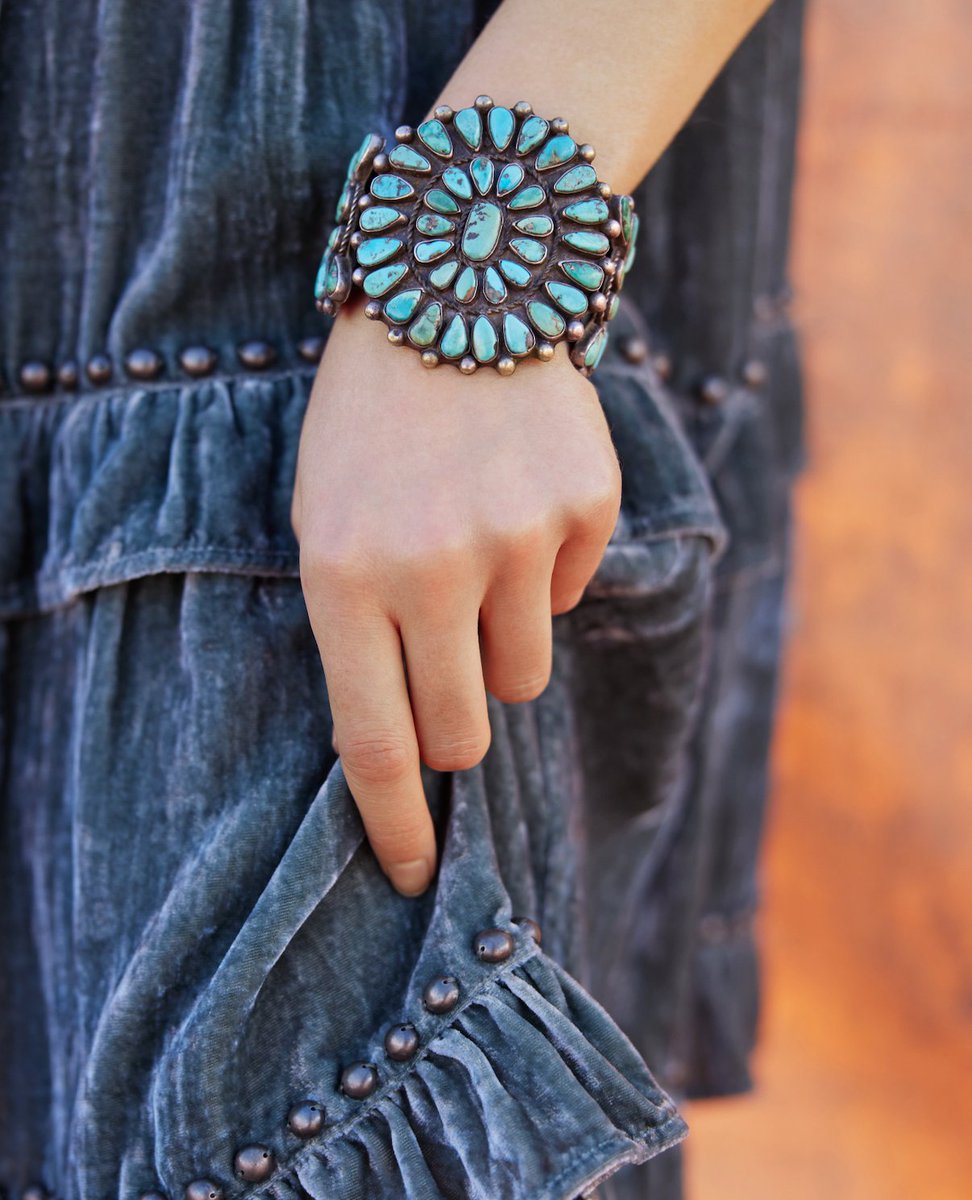 Outfits that turn heads, accessories that steal hearts. ✨️
.
.
.
📸: @mitchellfranz
#doubledranch #doubledaddiction #ddranchwear #turquoisetuesday #photooftheday #accessories #turquoise #vintagejewelry #jewelry #bracelets #cuffs #southwesternjewelry #vintage #clustercuff