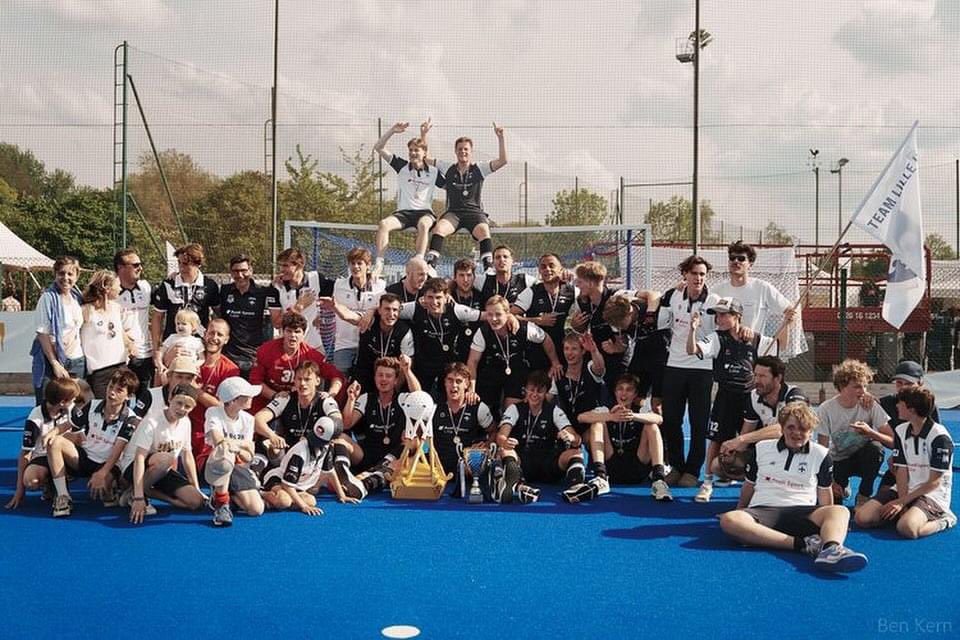 Bravo aux 2 équipes <a href="/LilleHockeyClub/">LilleHockeyClub</a> et <a href="/CambraiHockey/">CambraiHockeyClub</a> pour les deux titres 🔥🔥 #LeNord #Terre2Hockey #Hockeysurgazon