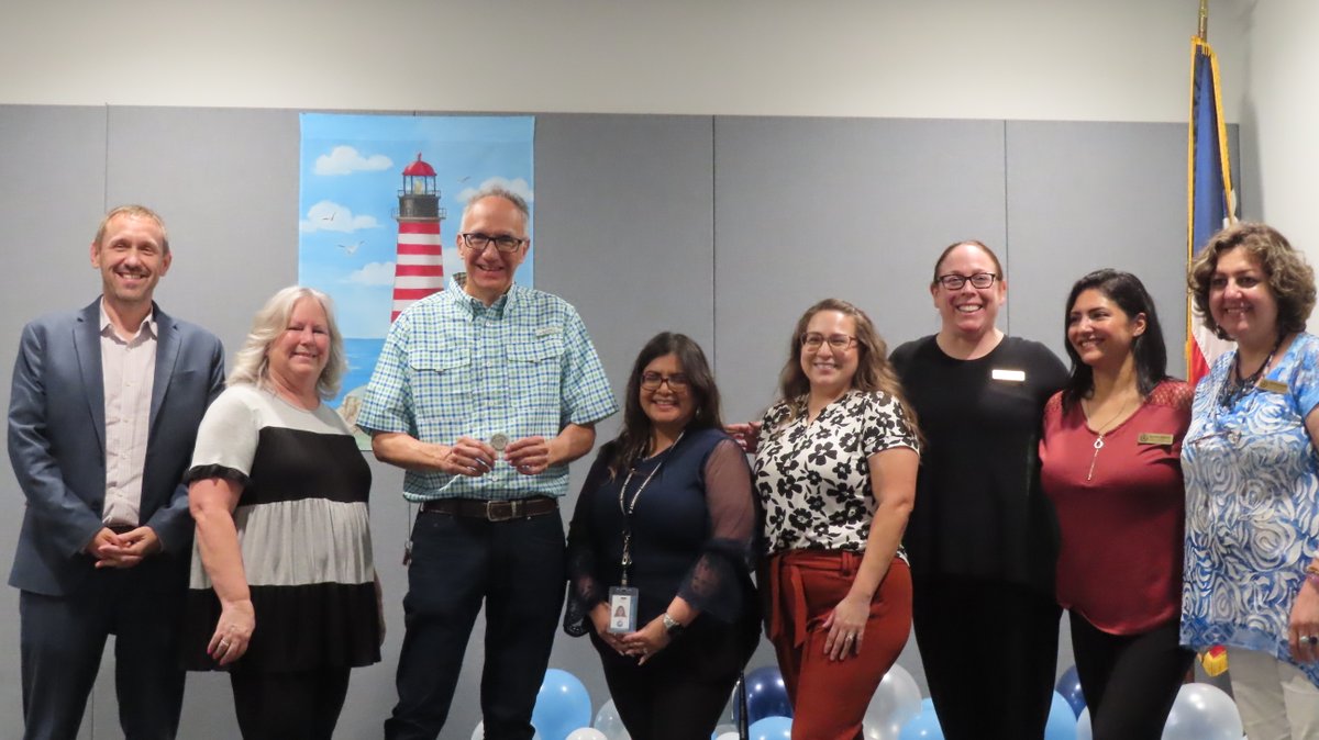 🌟 Last week, we celebrated Ricardo Guinea's incredible journey serving #HarrisCounty for 24 years at Bayland Community Center. From heartfelt stories to a handmade quilt, the outpouring of appreciation truly highlighted Ricardo's impact on our community. 🎉