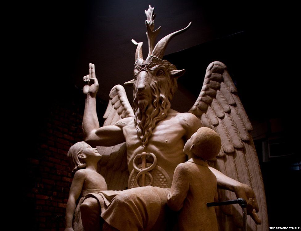 Pacto_Secreto's tweet photo. TESIS:
La masonería es en realidad la cáscara visible y amable de la Religión Secreta que se esconde en su interior sólo para los más psicópatas: el Satanismo, la adoración a entidades psicópatas a cambio de riqueza y poder con el fin de engañar, esclavizar y parasitar a los Humanos, manteniéndoles desconectados de su propia Conciencia.