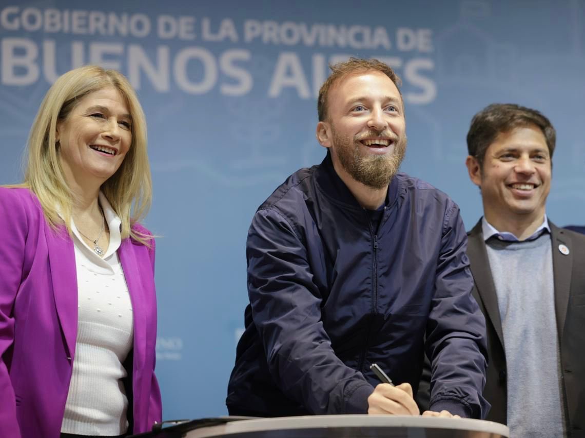 fotermin's tweet photo. Participamos de la Firma del Fondo de Fortalecimiento Municipal, una herramienta clave diseñada por nuestro gobernador @Kicillofok y @provinciaba para acompañar a los municipios ante el retiro del estado nacional. https://t.co/6RcHgw0oX0