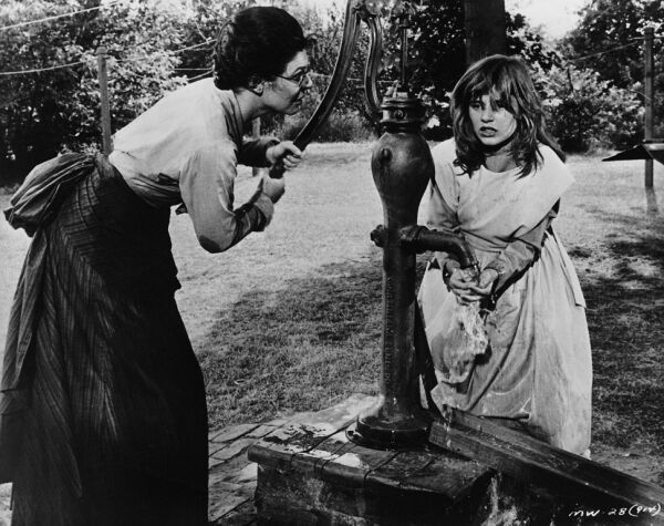 Anne Bancroft y Patty Duke en El milagro de Ana Sullivan, 1962 (THE MIRACLE WORKER), dirigida por ARTHUR PENN.