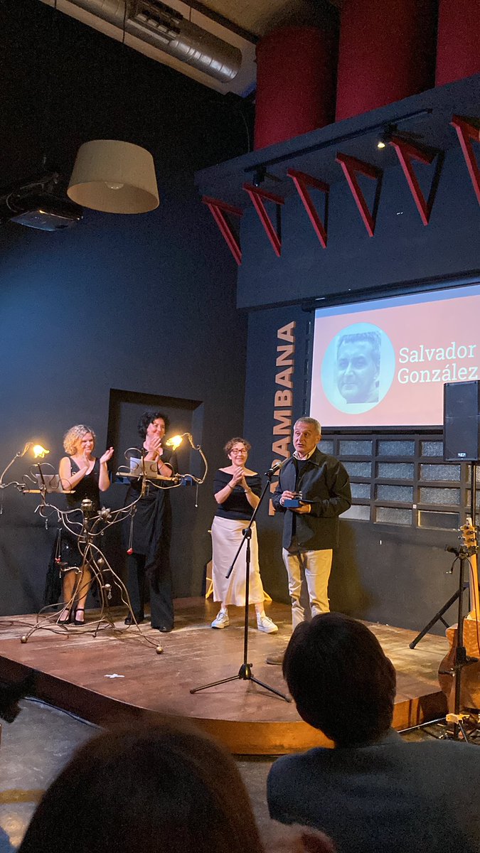 Avui li han donat un “Premi Invisible” al nostre gerent <a href="/salvagt66/">Salvador González</a> Moltes felicitats Salva, t’ho mereixes !
Uns premis que posen en valor persones que, des de l’ombra, treballen per les arts escèniques. Felicitats <a href="/ttp_cat/">TTP</a> des de la PAC us admirem i estimem #premisinvisibles #ttp