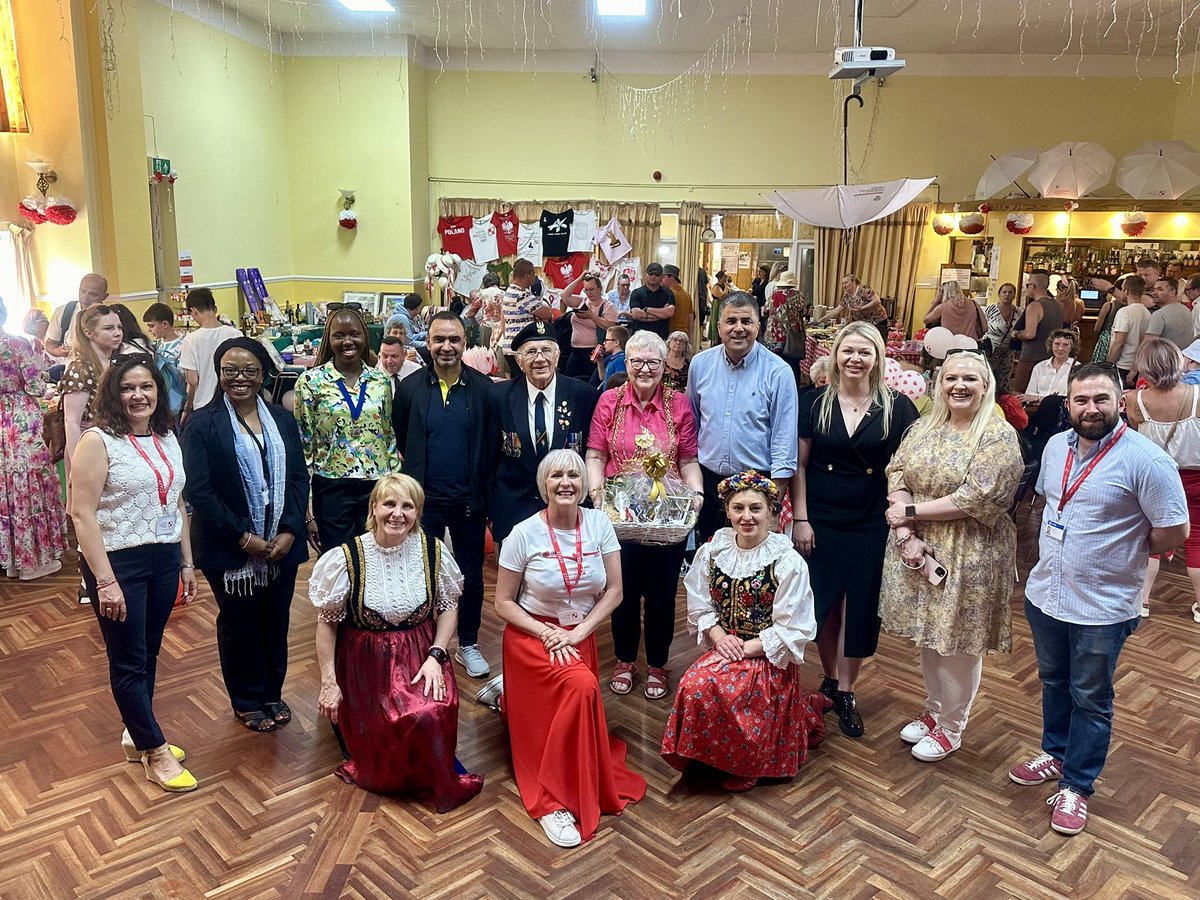 Absolutely lovely to have seen and enjoyed the traditional dance and clothing of their county of origin Poland 🇵🇱. 😊 Joined by @LordMayorLeeds Cllr @al_garthwaite and Cllr’s @FarleyLabour, @nkele_manaka and Cllr @mohammadRafique #cultureday #polish